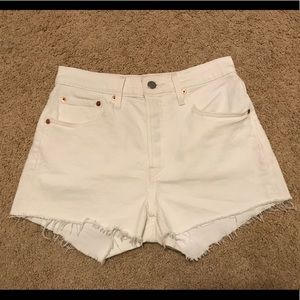 LEVI’S HIGH RISE DENIM SHORTS